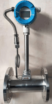 Flange connection with temperature and pressure compensated vortex flow meter Flange connection with temperature and pressure compensated vortex flow meter